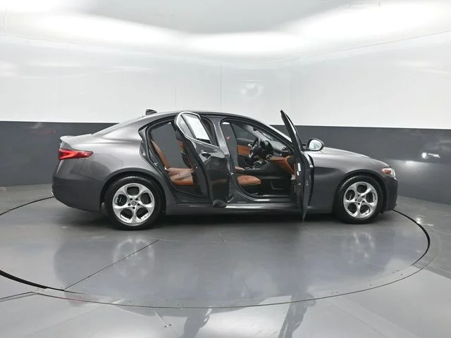 Used 2019 Gray Alfa Romeo Base image 39