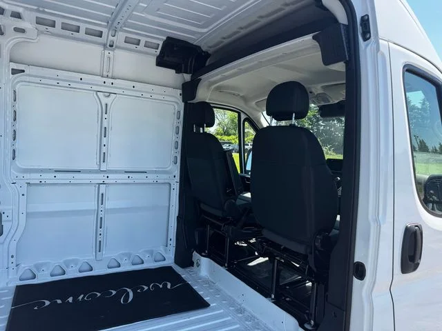 New 2026 Bright White Clear-Coat Exterior Paint RAM Tradesman image 16