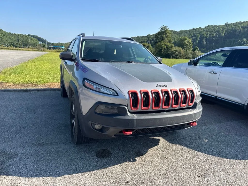 Used 2018 Billet Silver Metallic Jeep Trailhawk image 8