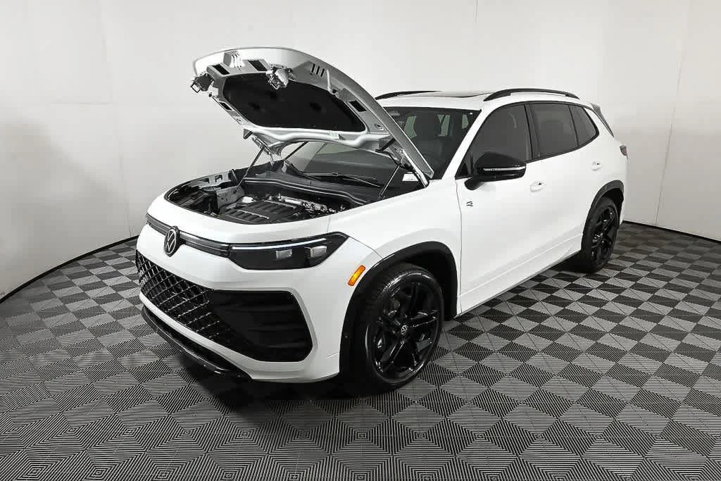 New 2026 Opal White w/Deep Black Roof Volkswagen SE R-Line Black image 32