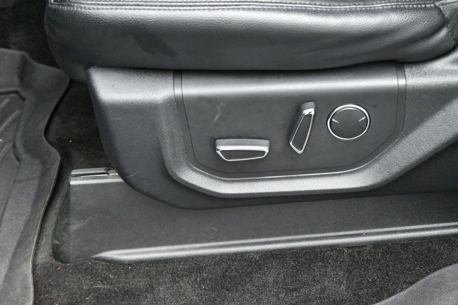 Used 2018 Shadow Black Ford Limited image 18