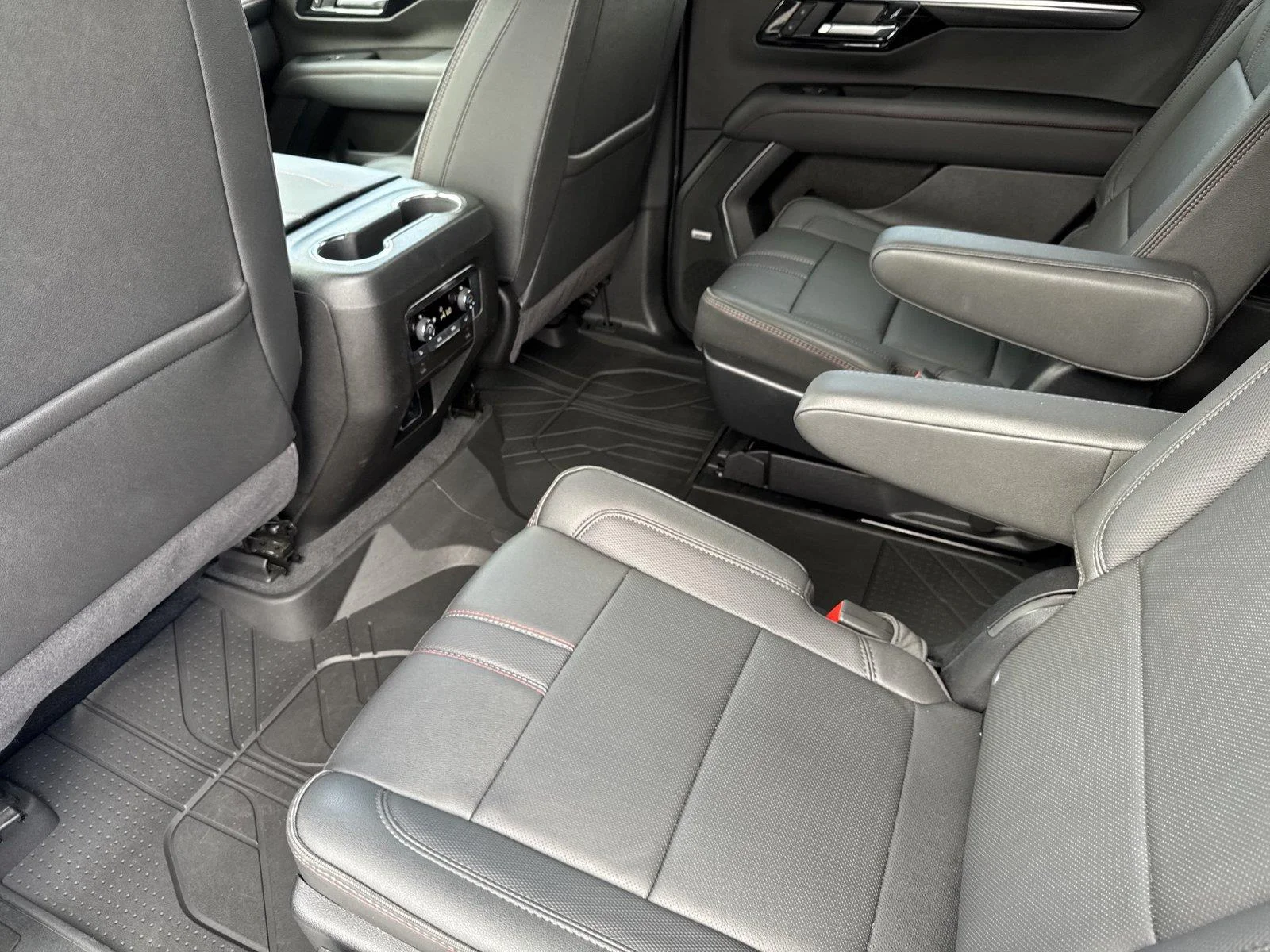 Used 2025 Sterling Gray Metallic Chevrolet RST image 31