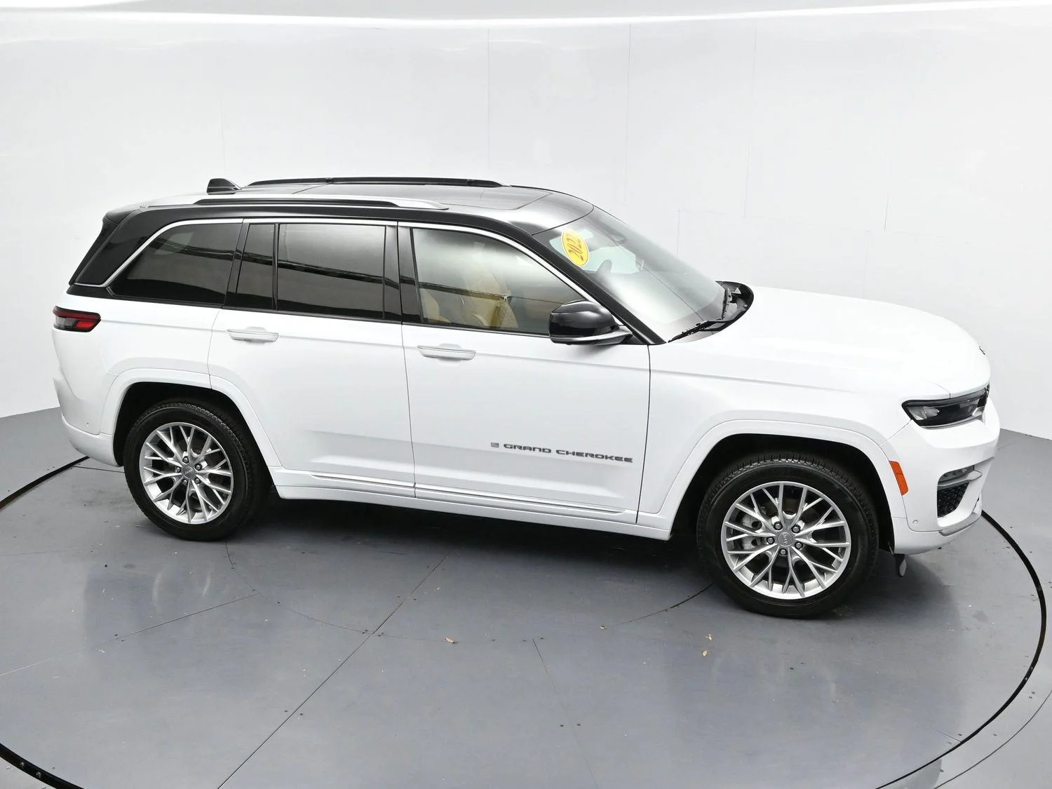 Used 2022 White Jeep Summit image 44