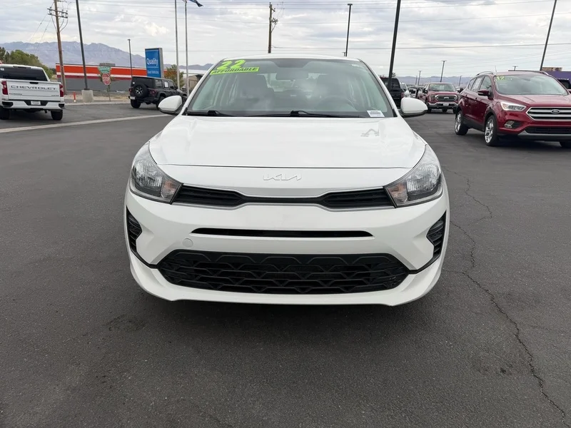 Used 2022 Clear White Kia LX image 8
