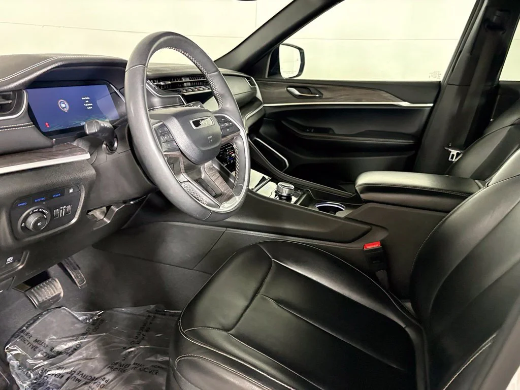 Used 2024 White Jeep 4xe image 22