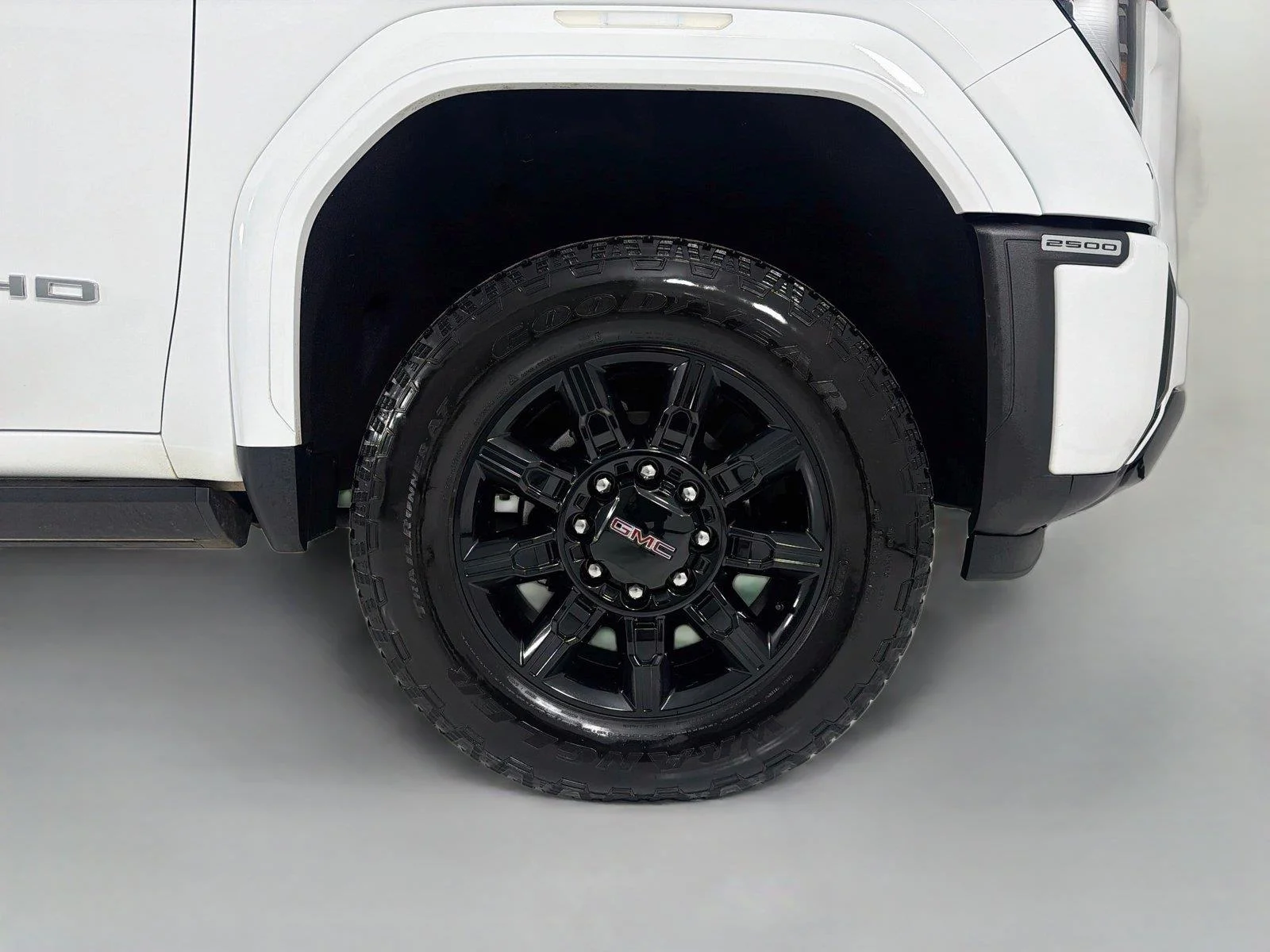Used 2024 Summit White GMC AT4 image 30