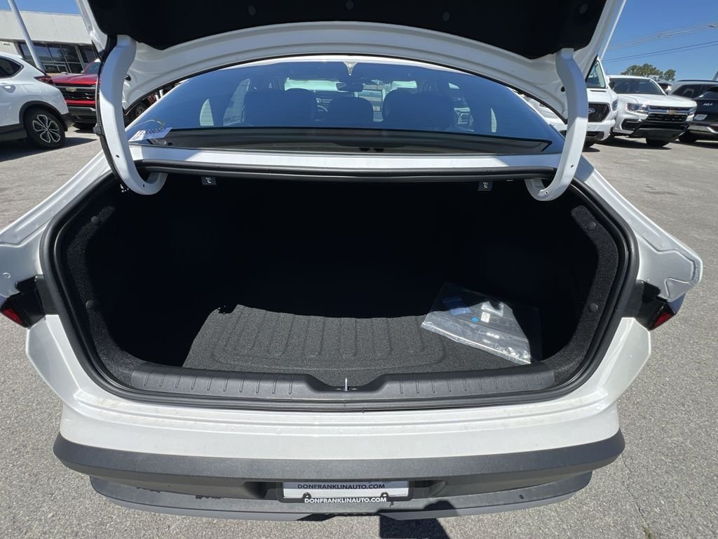 New 2026 White Kia LXS image 22