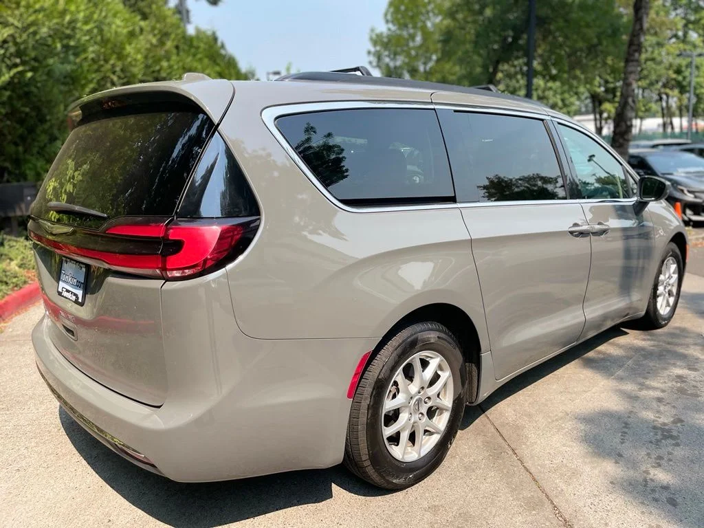 Used 2022 Gray Clearcoat Chrysler Touring L image 4