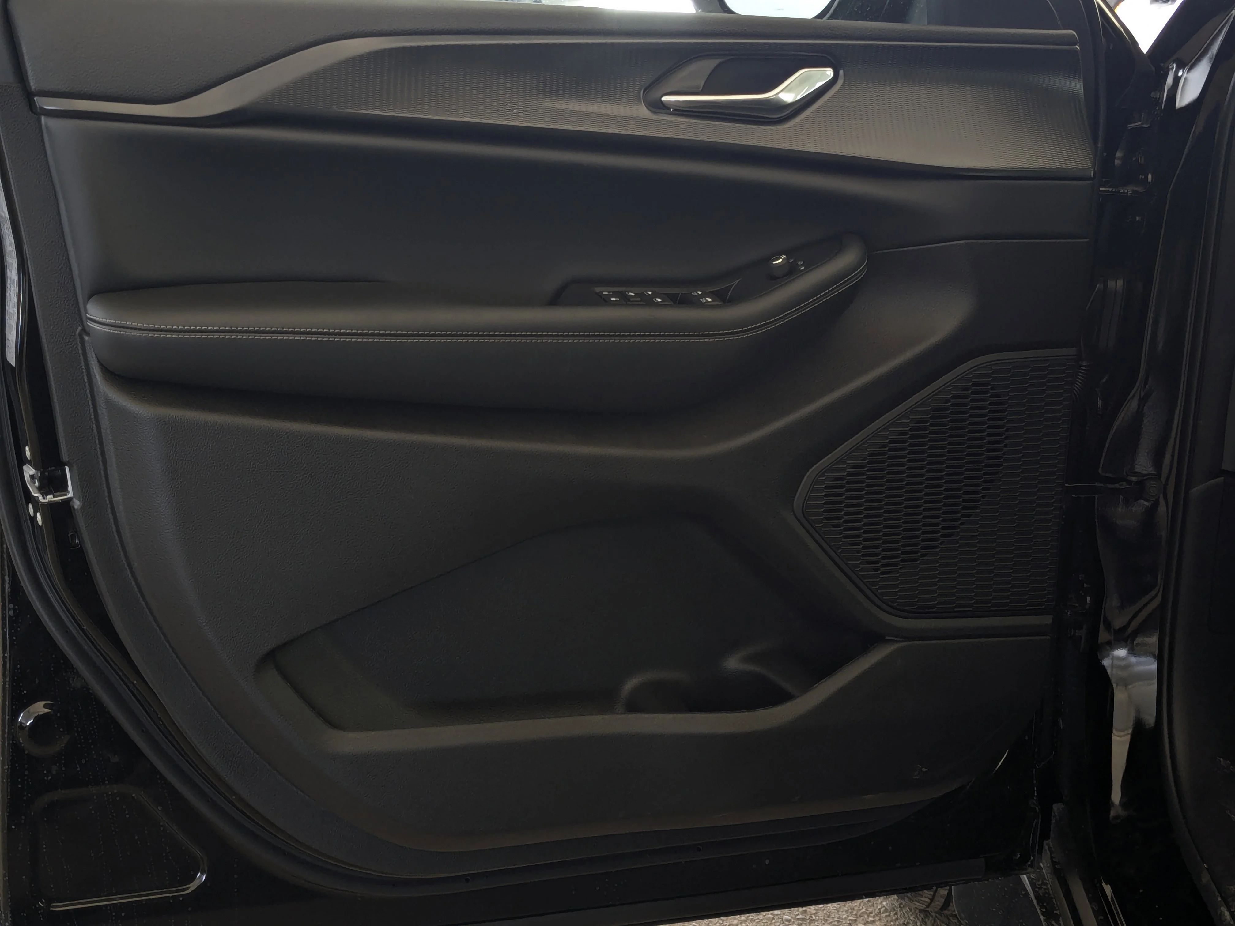 New 2026 Black Jeep Laredo - - Classic Theme - Heated Seats - Heated Steering - Remote Start & tons more! image 11