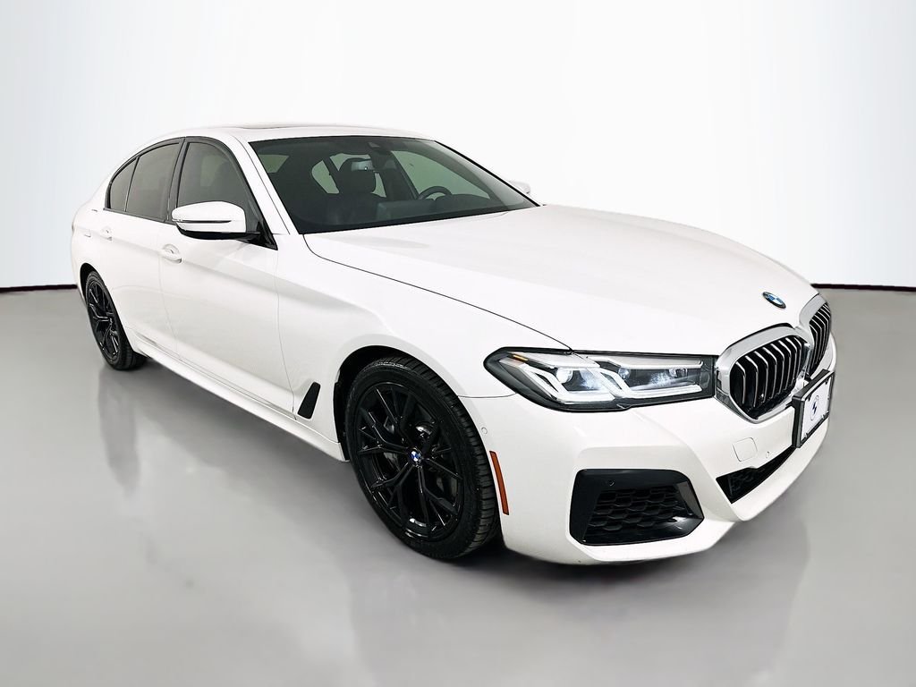 Used 2022 Alpine White BMW 540i xDrive image 3