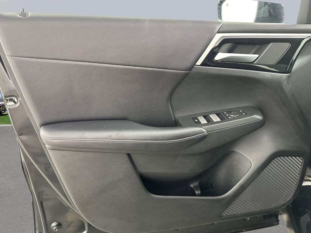 2024 Mitsubishi Outlander SE - Photo 16