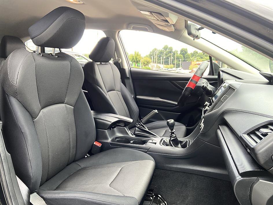 Used 2022 Crystal Black Silica Subaru Base image 17