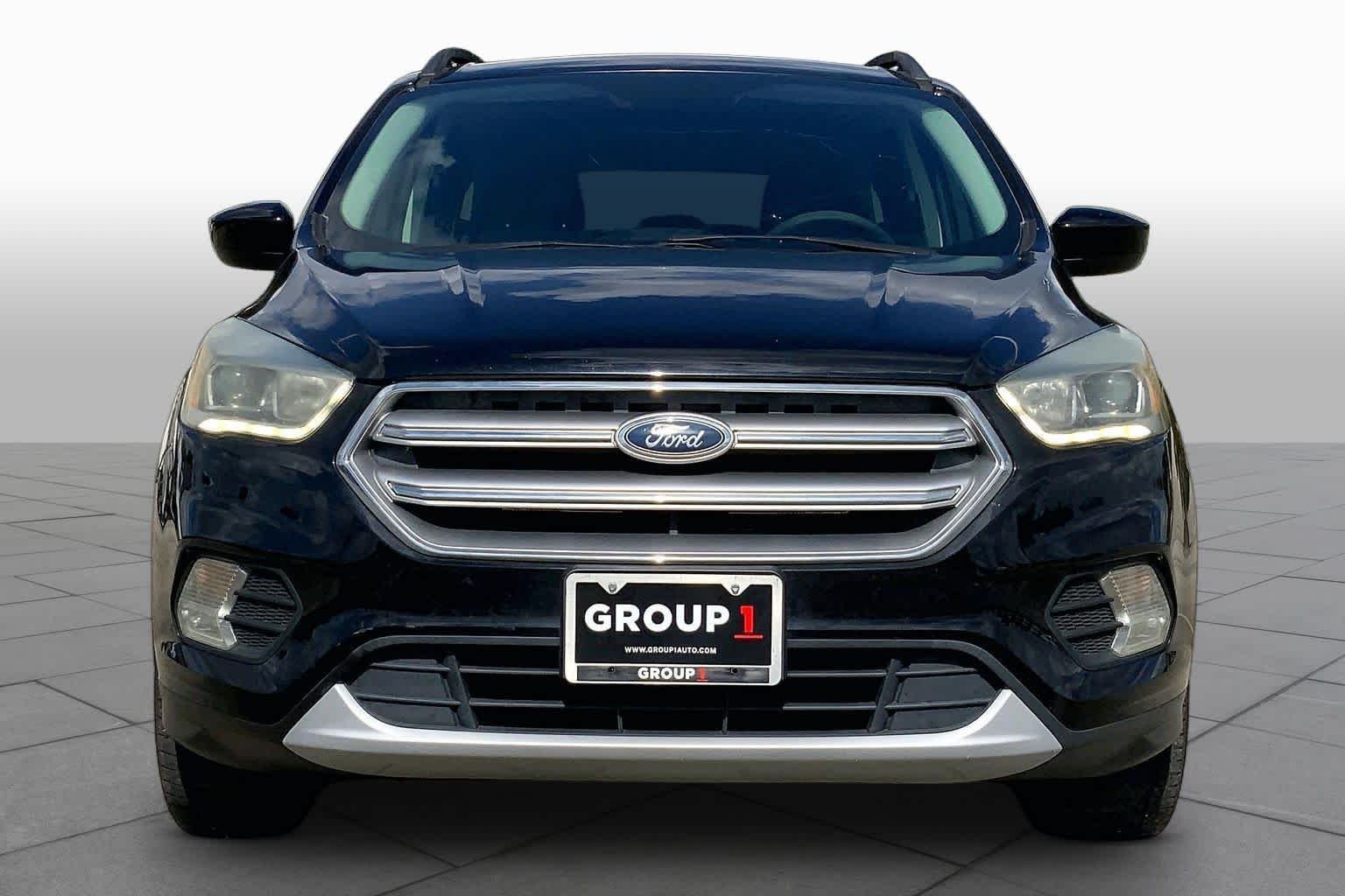 Used 2017 Shadow Black Ford SE image 4