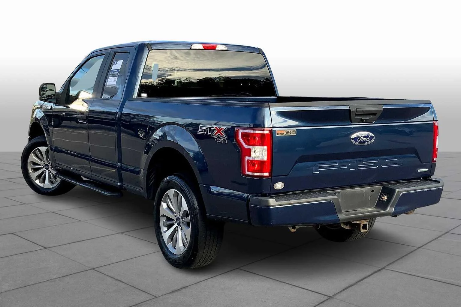 Used 2018 Blue Jeans Metallic Ford XL image 12