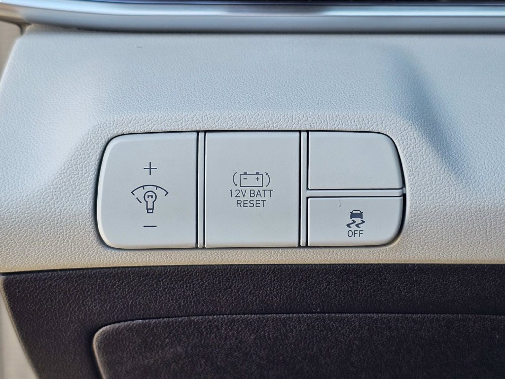 Used 2025 Gray Hyundai Limited image 19