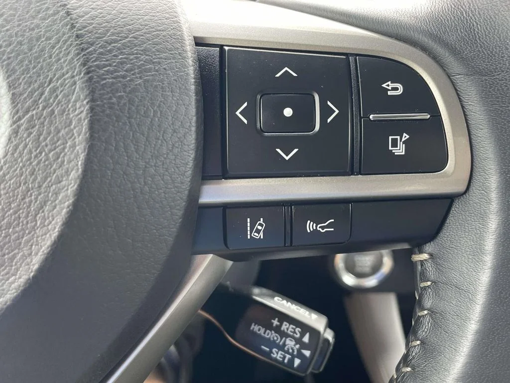 Used 2019 Silver Lining Metallic Lexus Base image 20