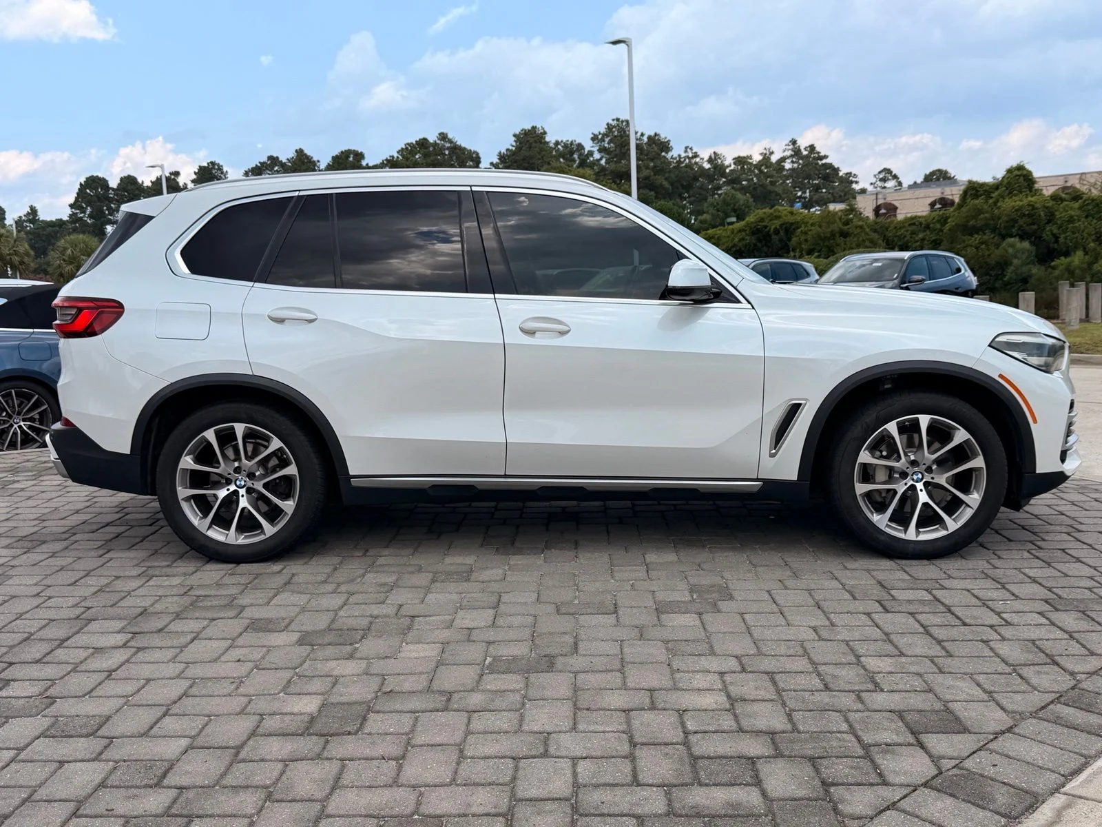 Used 2019 Mineral White Metallic BMW xDrive40i image 8
