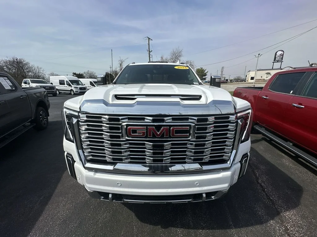 Used 2024 White GMC Denali image 26