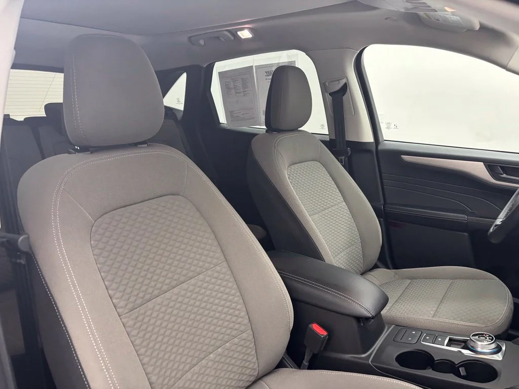 Used 2022 Gray Ford SE image 31