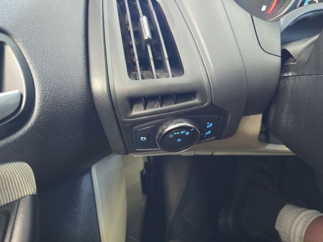 Used 2014 Red Ford SE image 21