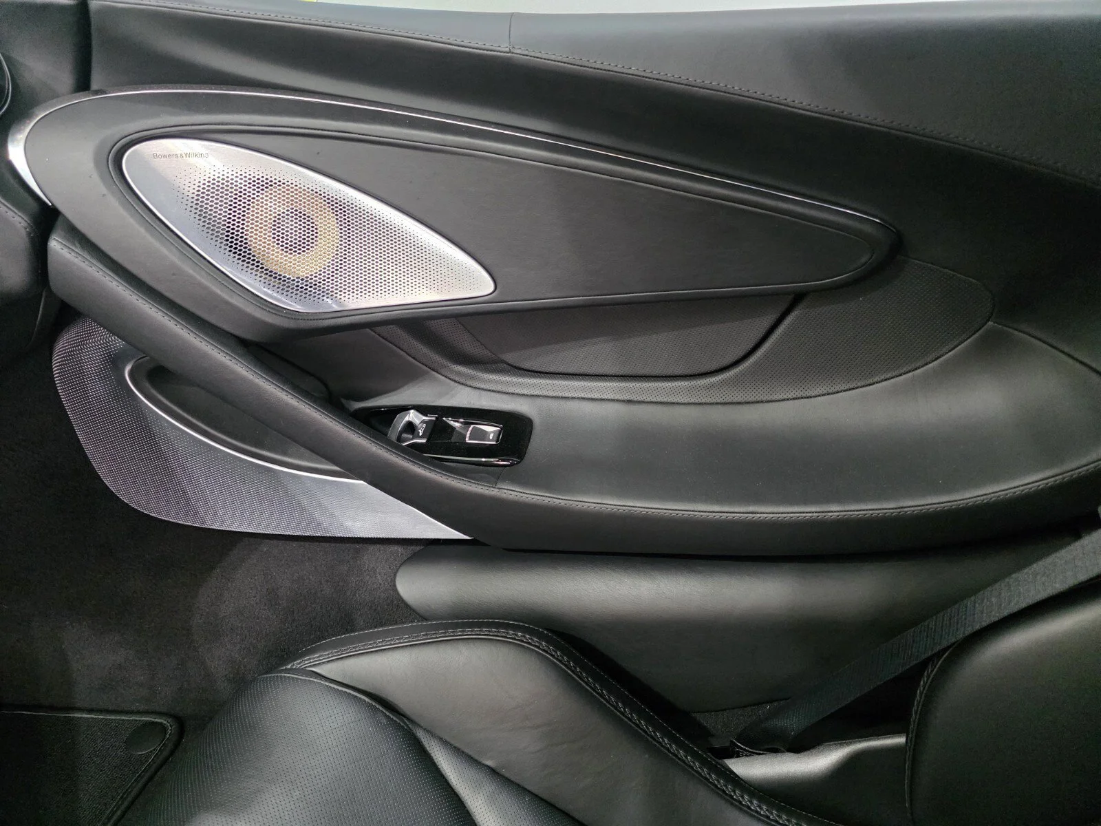 Used 2022 Flux Green McLaren  image 16