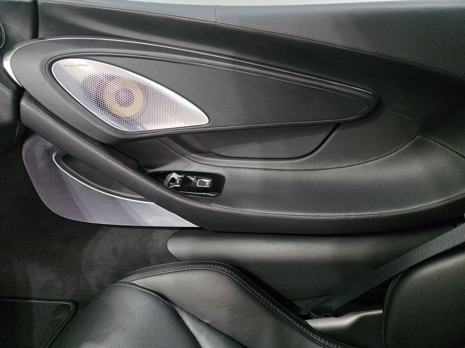 Used 2022 Flux Green McLaren  image 16