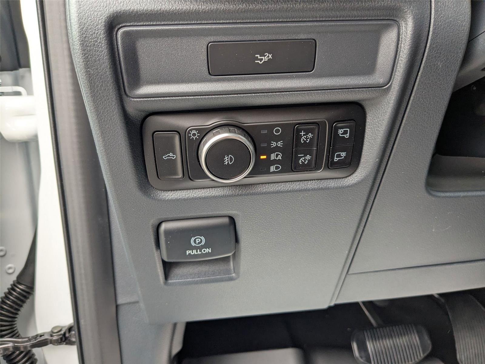 New 2026 Oxford White Ford XLT image 15
