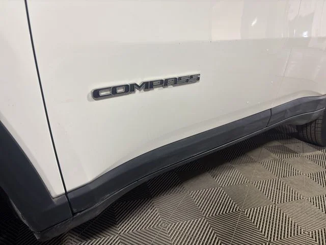 Used 2022 Bright White Clearcoat Jeep Latitude image 14