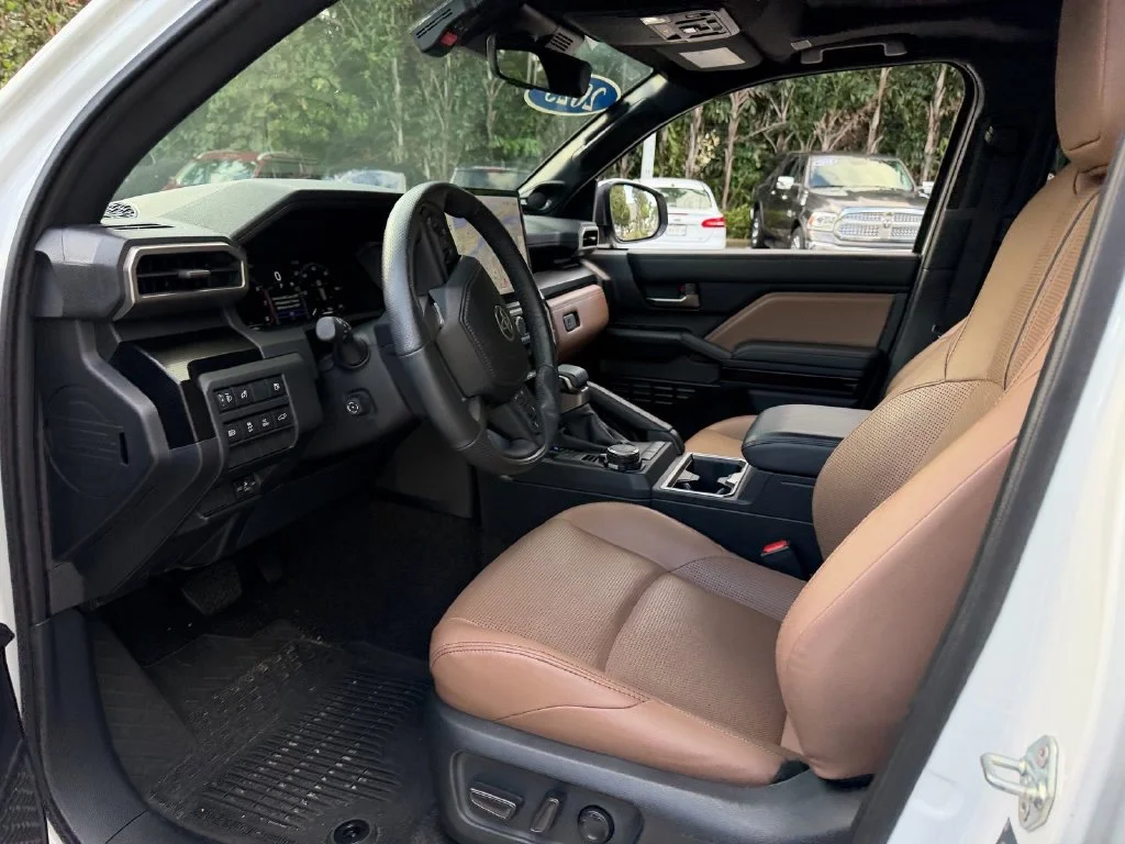 Used 2025 Wind Chill Pearl Toyota Limited image 12