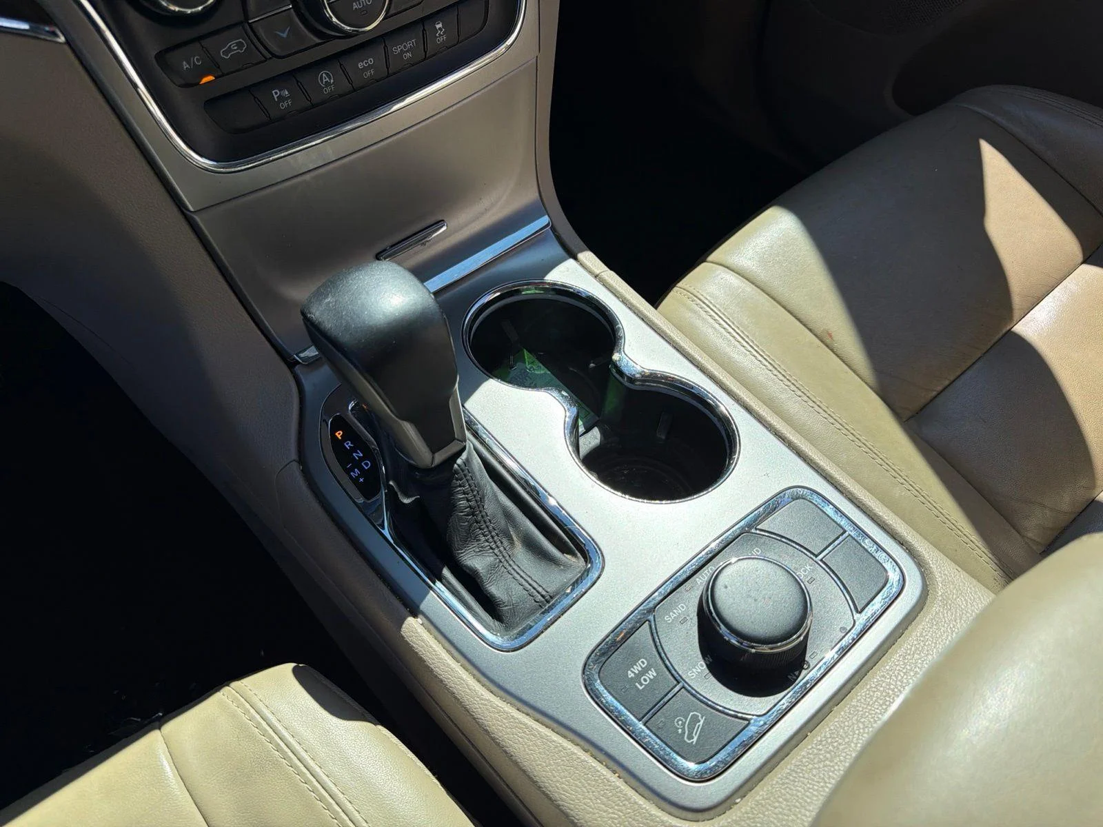 Used 2018 White Jeep Limited image 32