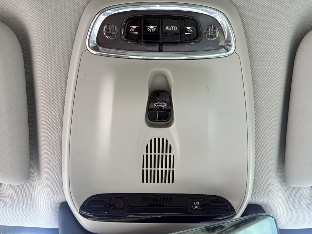 Used 2020 Silver Volvo T6 Momentum image 23