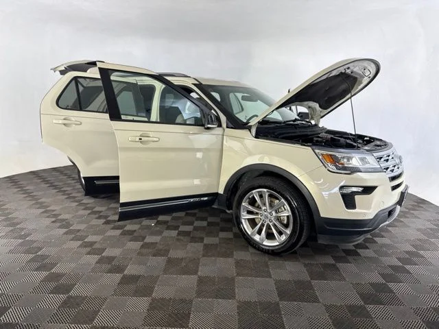 Used 2018 Silver Ford XLT image 12