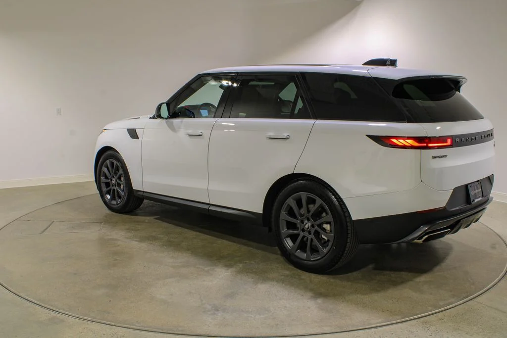 Used 2023 Fuji White Land Rover SE image 3