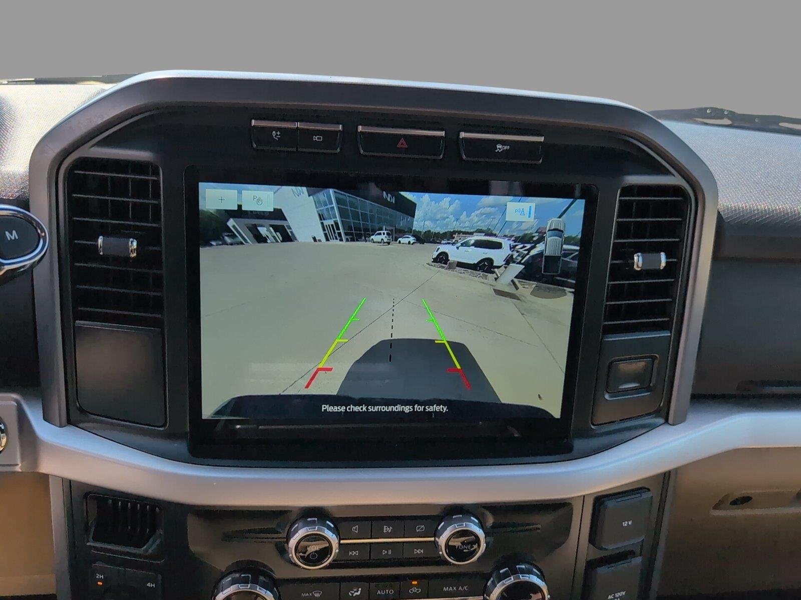 Used 2023 Oxford White Ford XLT image 28