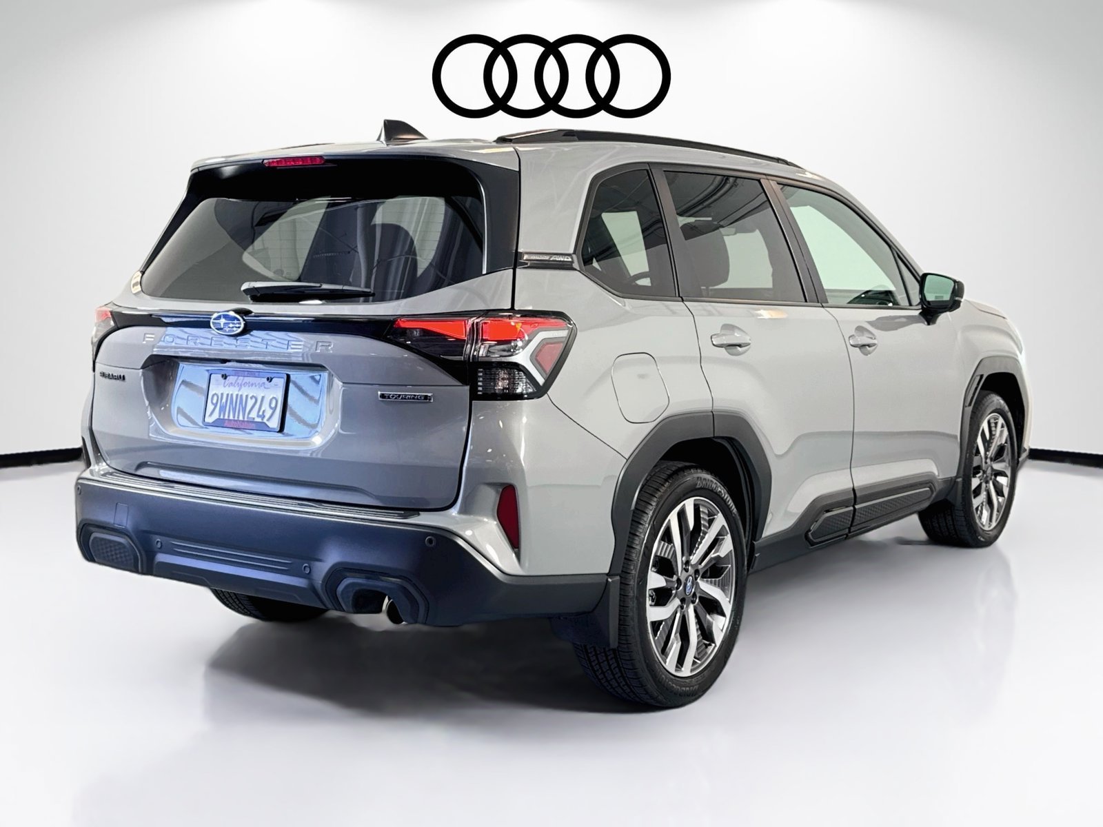 Used 2026 River Rock Pearl Subaru Touring image 5