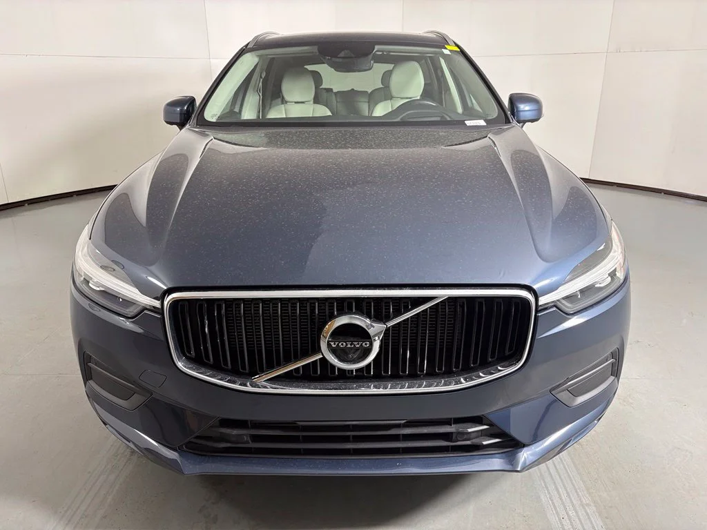 Used 2021 Blue Volvo T5 Momentum image 3