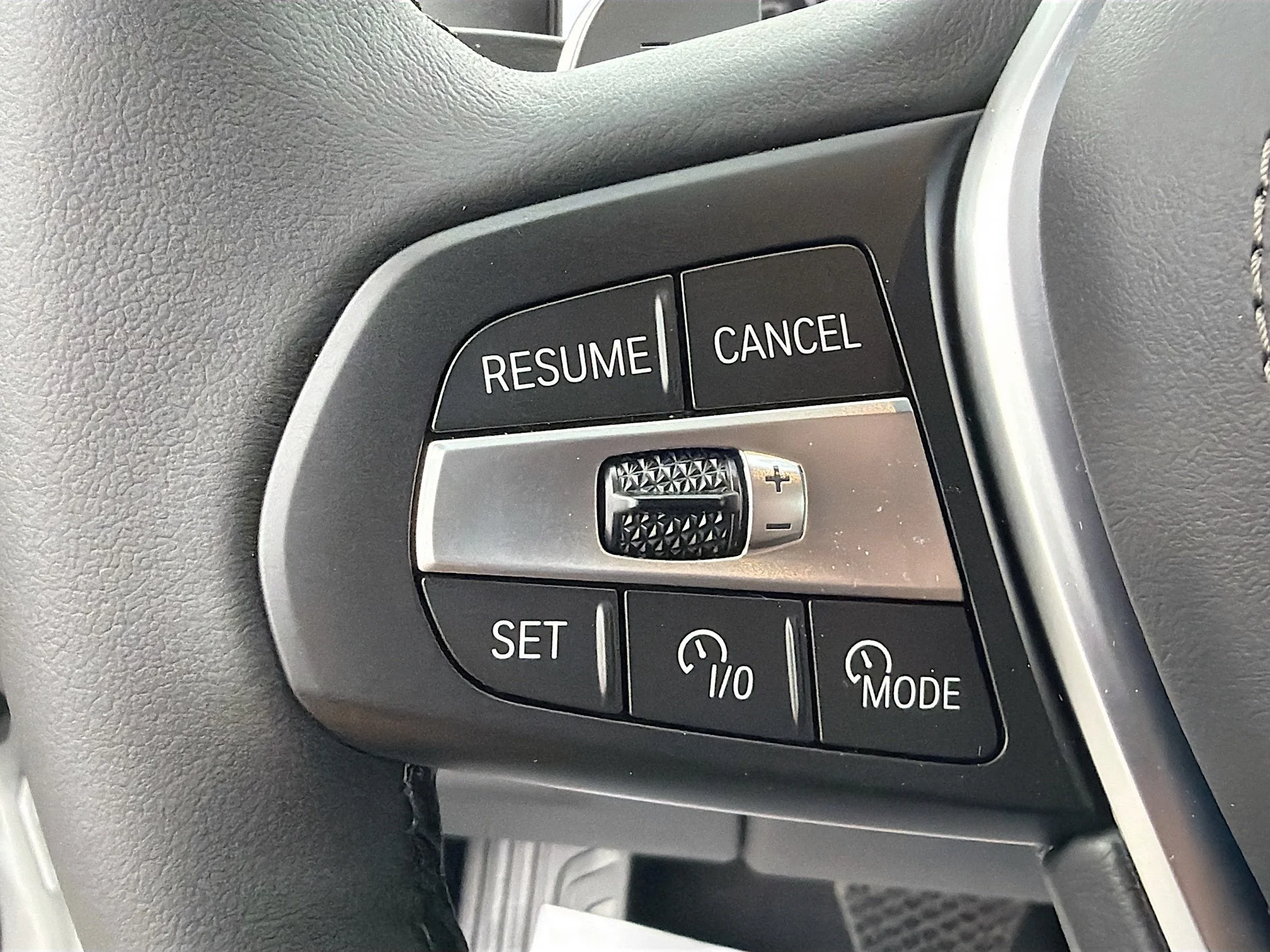 New 2026 Mineral White Metallic BMW xDrive50e image 37
