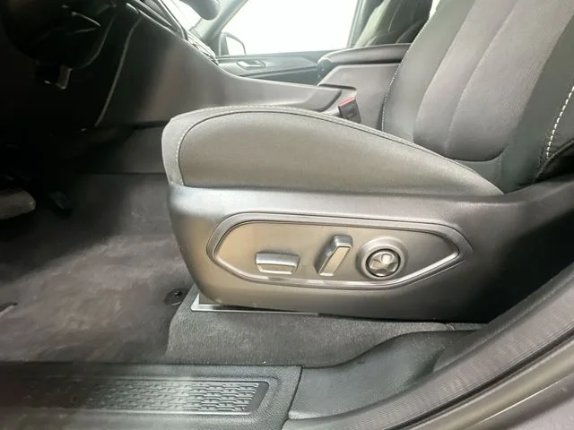 New 2026 Baltic Gray Metallic Clear-Coat Exterior Paint Jeep Laredo X image 15