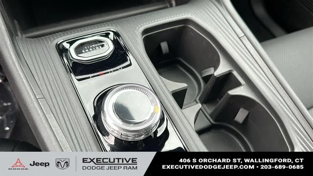 New 2026 Diamond Black Crystal Pearl-Coat Exterior Paint Jeep Limited image 19