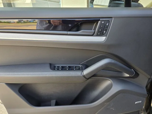2025 Porsche Cayenne Base - Photo 13