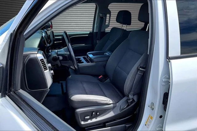 Used 2018 White Chevrolet LT image 22