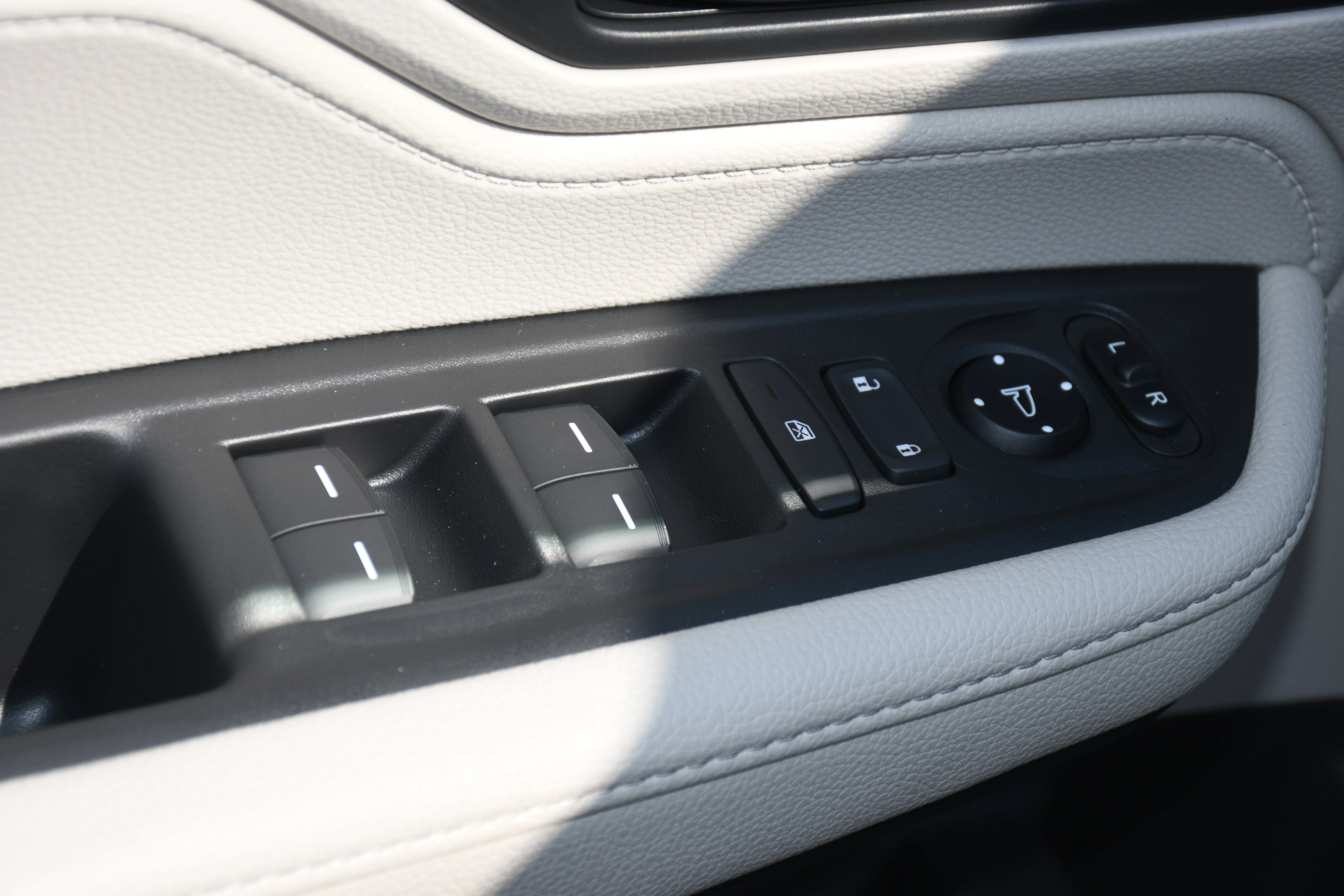 2026 Honda Odyssey EX-L - Photo 6