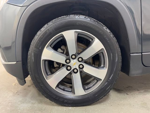 Used 2018 GRAPHITE METALLIC Chevrolet LT Leather image 44