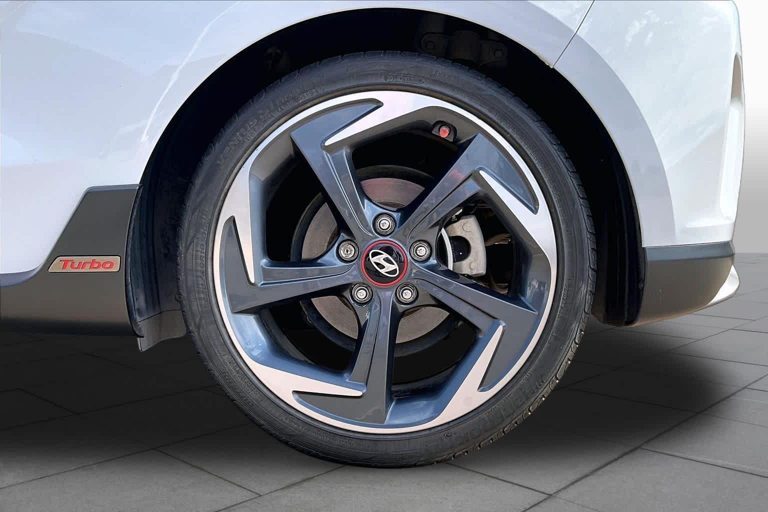 Used 2019 Chalk White w/Black Roof Hyundai Turbo Ultimate image 11
