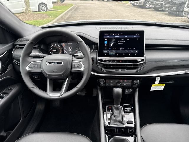 New 2026 White/off-white Jeep Latitude image 22