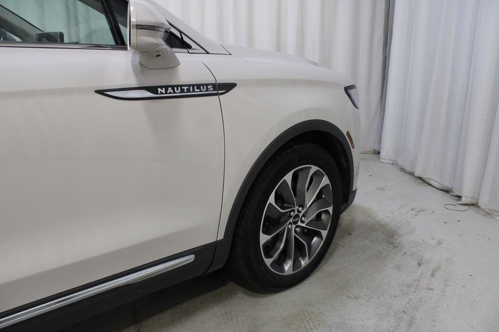Used 2023 Pearl Metallic Lincoln Reserve image 29