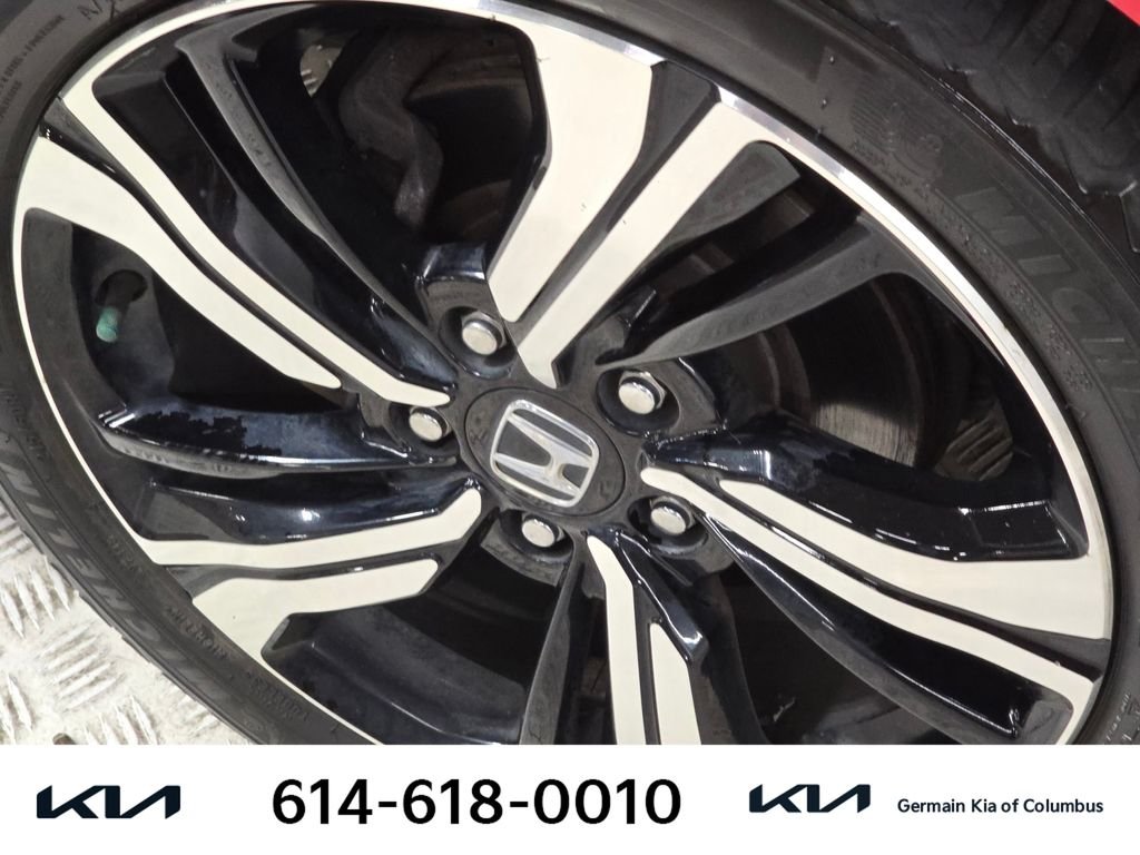 Used 2016  Honda Touring image 12