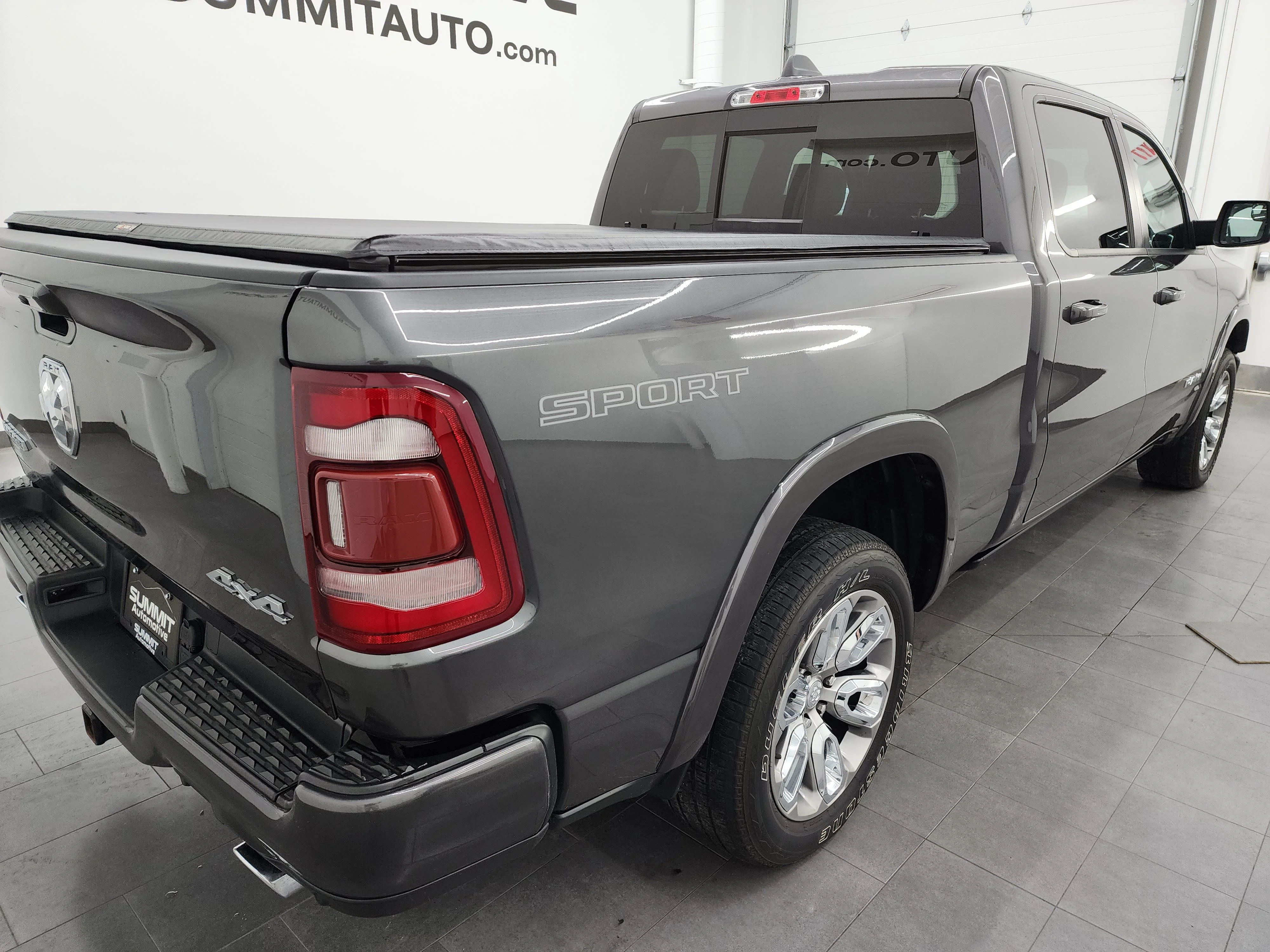 Used 2022 Granite Crystal Metallic Clearcoat Ram Laramie image 4