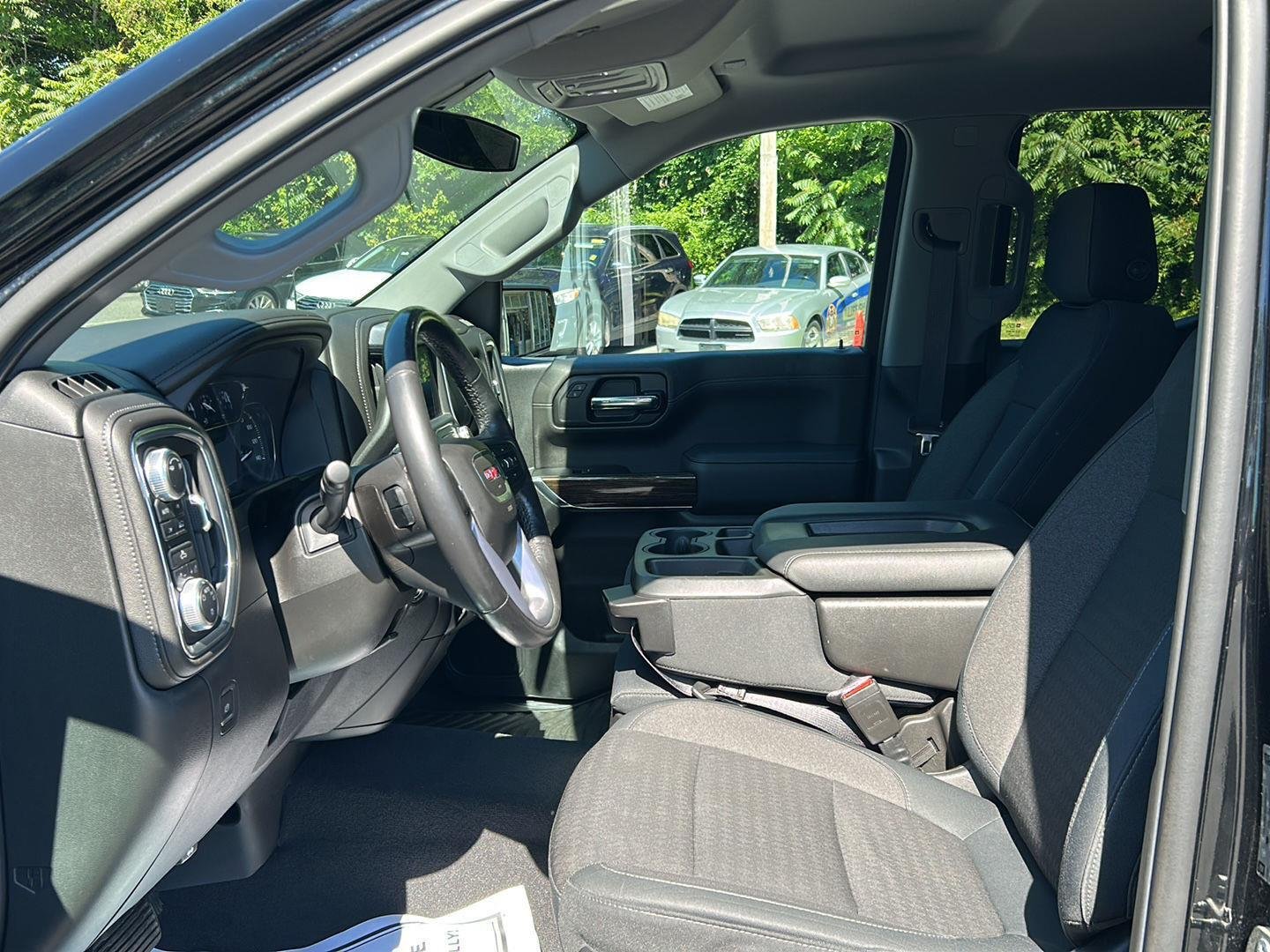 Used 2019 Onyx Black GMC SLE image 9