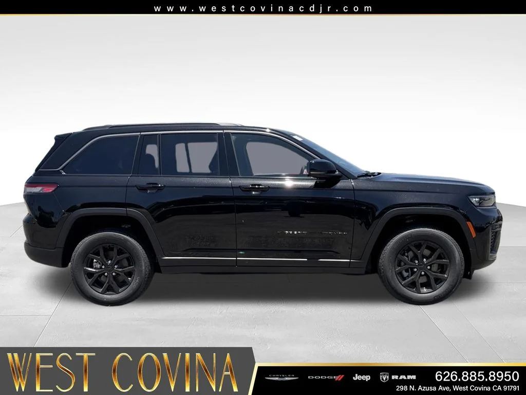 New 2026 Diamond Black Crystal Pearl-Coat Exterior Paint Jeep Altitude image 6